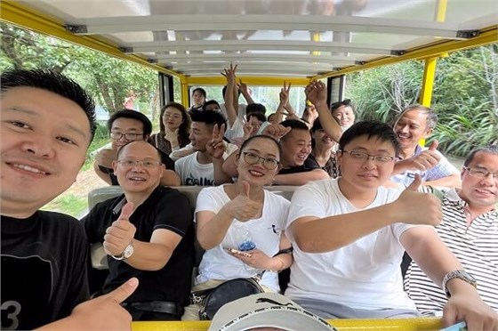 秋高氣爽，大家跟隨艾思捷一起團(tuán)建去呀