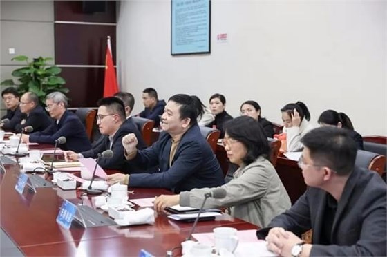 艾思捷顧總參加德清召開(kāi)第十七期親清直通車(chē)&middot;政企懇談會(huì) (2).jpg