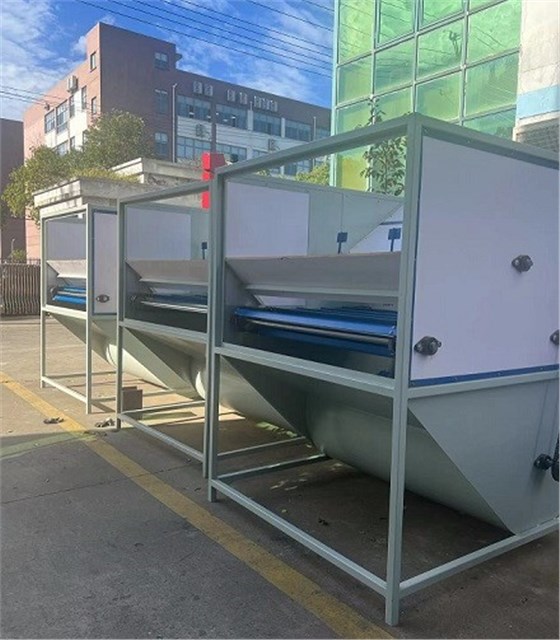 冬季送溫暖，艾思捷蝸輪減速機(jī)為羽絨服充絨機(jī)上提供動力支持 (2).jpg