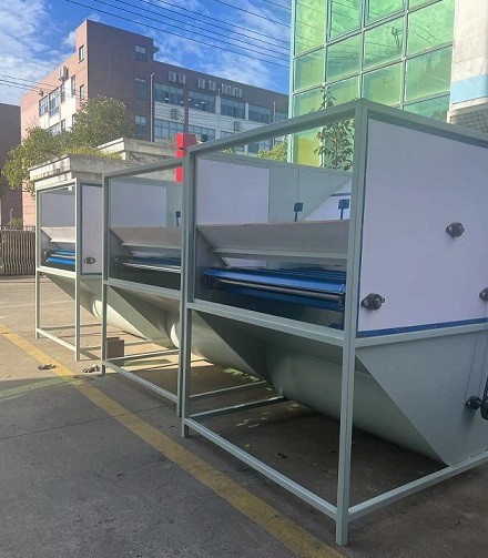 冬季送溫暖，艾思捷蝸輪減速機為羽絨服充絨機上提供動力支持 (2).jpg