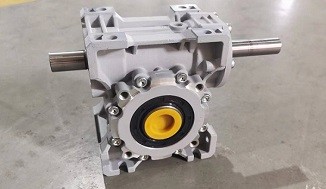 艾思捷廠家告訴您為什么要選擇雙輸入蝸輪蝸桿減速機(jī)？