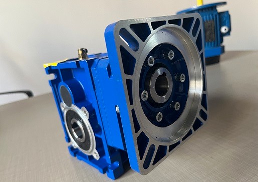 艾思捷技術教您蝸輪蝸桿減速機怎么選一款合適的伺服電機配套？ (3).jpg